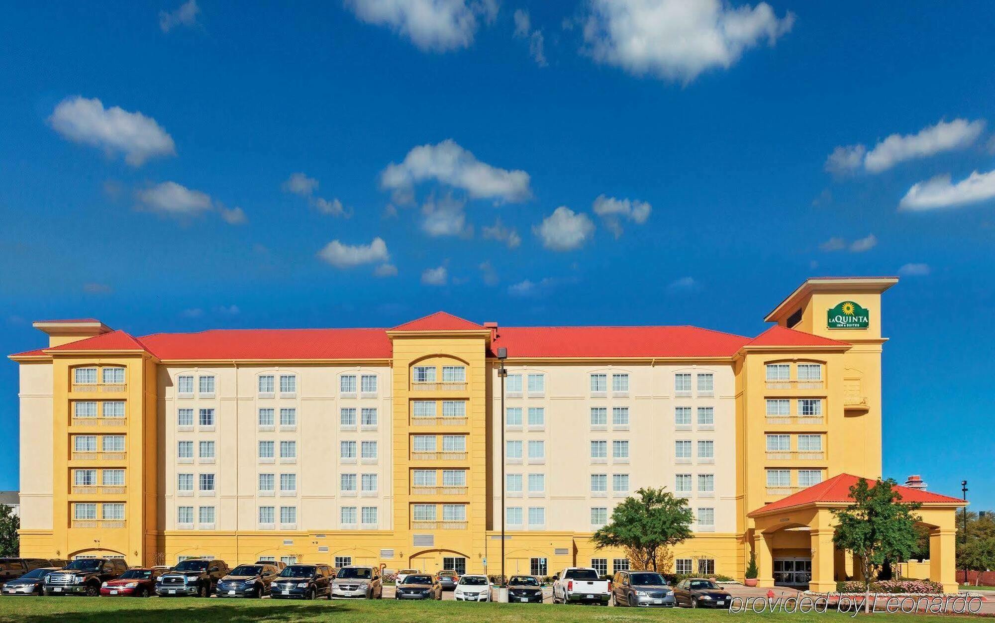 La Quinta By Wyndham Arlington North 6 Flags Dr Hotel Exterior photo